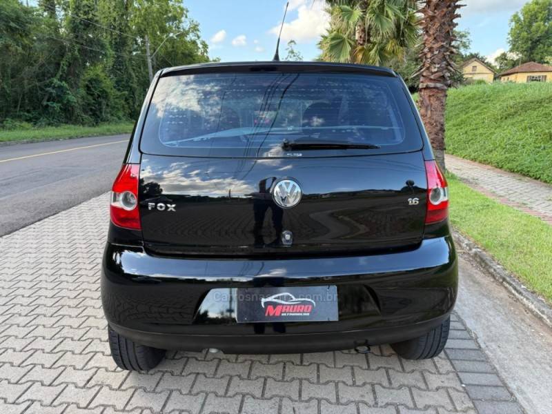 VOLKSWAGEN - FOX - 2007/2008 - Preta - R$ 30.900,00