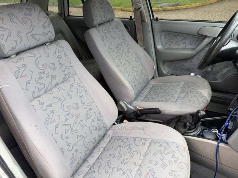 VOLKSWAGEN - GOL - 2001/2001 - Branca - R$ 22.900,00