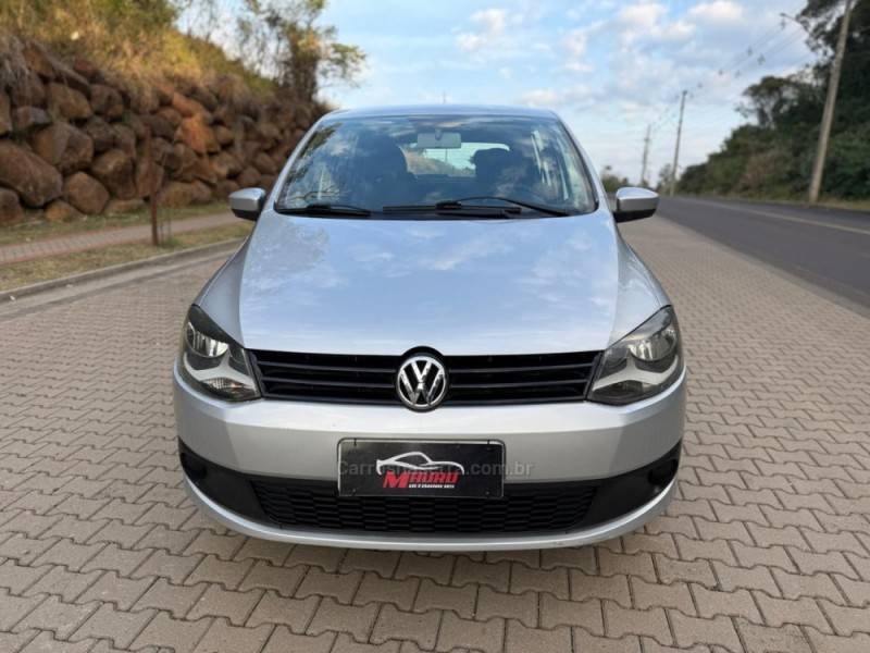 VOLKSWAGEN - FOX - 2010/2011 - Prata - R$ 25.900,00