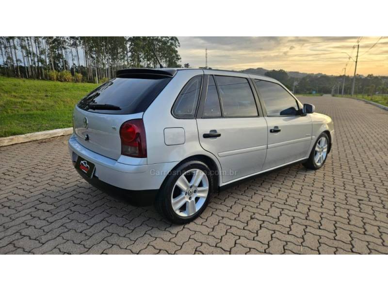 VOLKSWAGEN - GOL - 2007/2008 - Prata - R$ 29.900,00