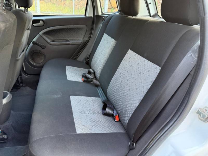 FORD - FIESTA - 2012/2013 - Branca - R$ 33.900,00