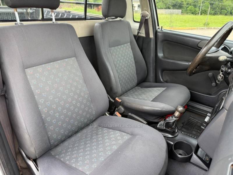 VOLKSWAGEN - SAVEIRO - 2005/2005 - Branca - R$ 27.900,00