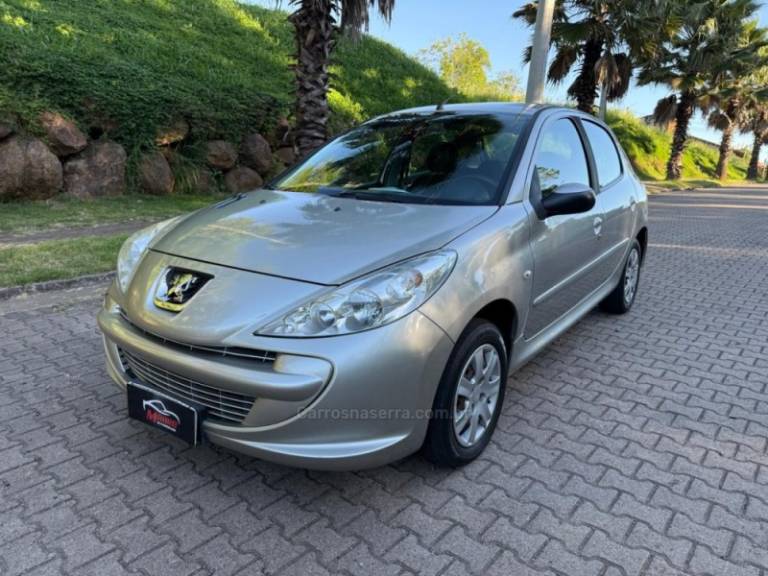 PEUGEOT - 207 - 2011/2012 - Prata - R$ 21.900,00