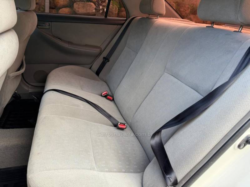 TOYOTA - COROLLA - 2005/2006 - Branca - R$ 38.900,00