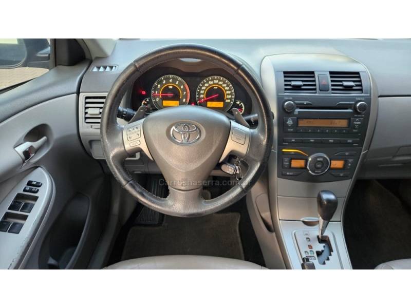 TOYOTA - COROLLA - 2010/2011 - Preta - R$ 50.000,00