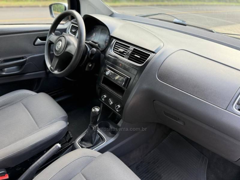 VOLKSWAGEN - FOX - 2010/2011 - Prata - R$ 25.900,00