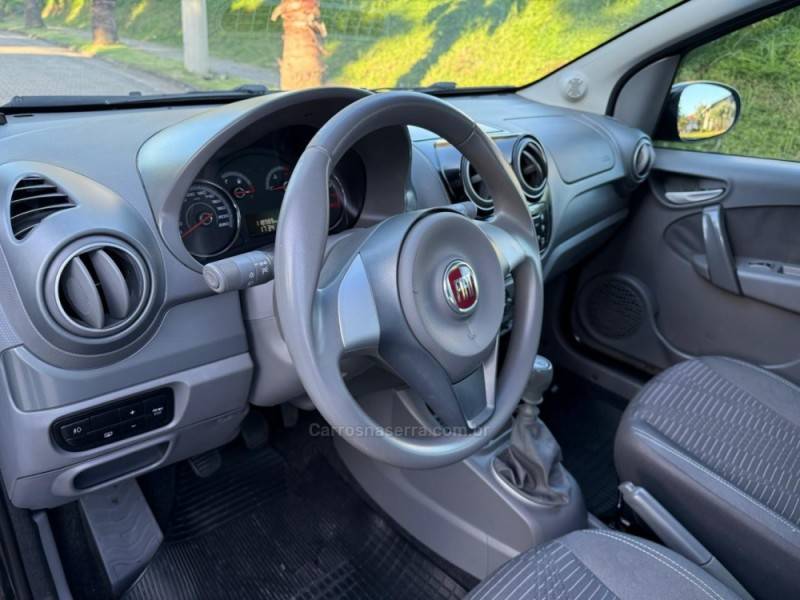 FIAT - PALIO - 2012/2013 - Preta - R$ 38.900,00