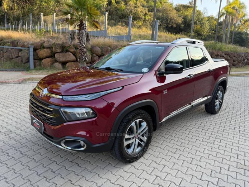 FIAT - TORO - 2016/2017 - Vermelha - R$ 97.900,00