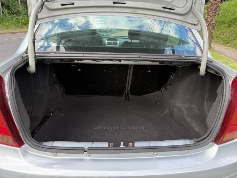 CHEVROLET - CORSA - 2009/2009 - Prata - R$ 28.900,00