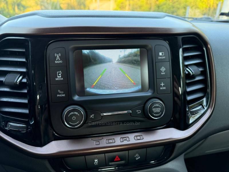 FIAT - TORO - 2016/2017 - Vermelha - R$ 97.900,00