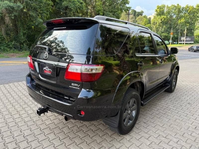 TOYOTA - HILUX SW4 - 2010/2010 - Preta - R$ 116.900,00