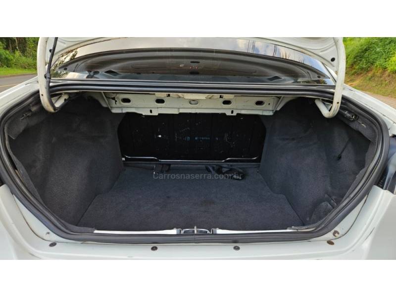 FIAT - SIENA - 2010/2010 - Branca - R$ 27.900,00