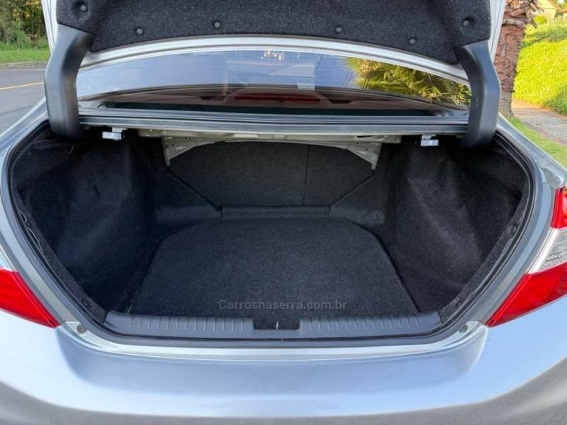 HONDA - CIVIC - 2014/2014 - Prata - R$ 73.900,00