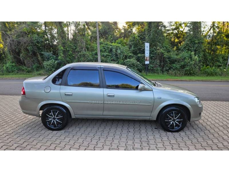 CHEVROLET - CLASSIC - 2010/2011 - Bege - R$ 25.900,00
