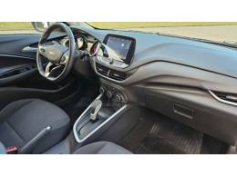 CHEVROLET - ONIX - 2023/2024 - Branca - R$ 95.900,00