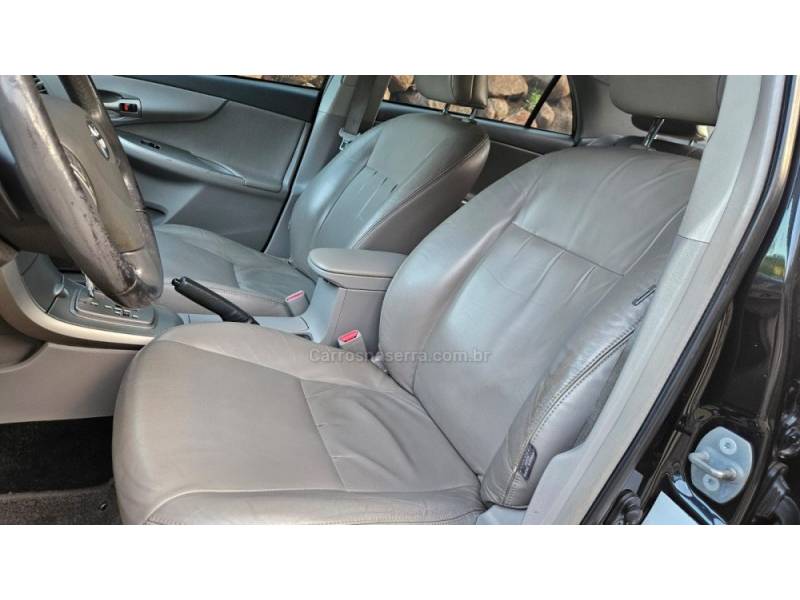 TOYOTA - COROLLA - 2010/2011 - Preta - R$ 50.000,00
