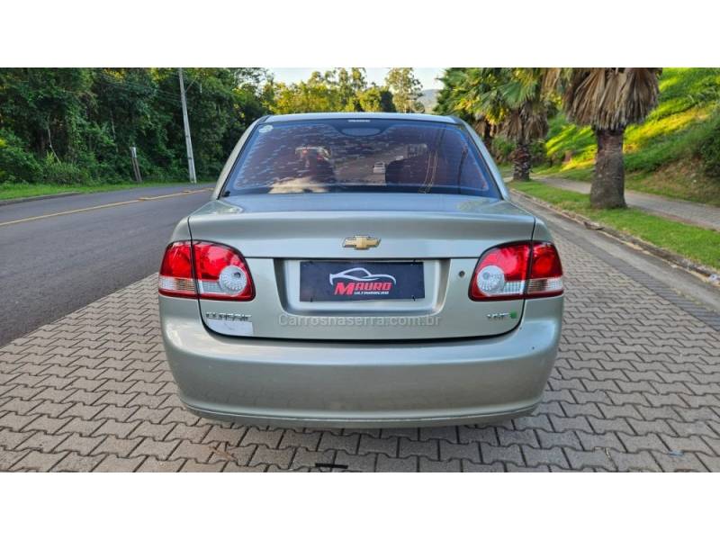 CHEVROLET - CLASSIC - 2010/2011 - Bege - R$ 25.900,00