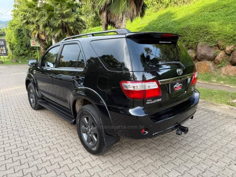 TOYOTA - HILUX SW4 - 2010/2010 - Preta - R$ 116.900,00