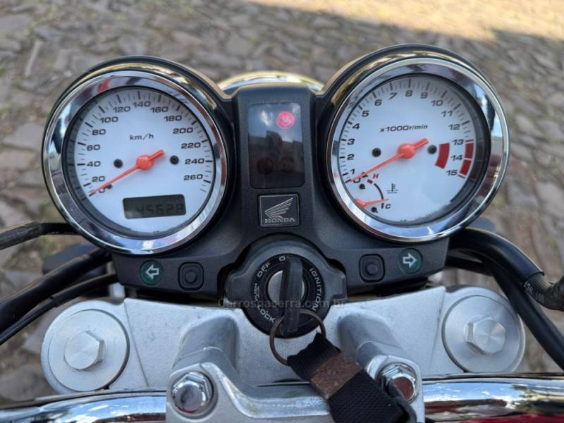 HONDA - CB 600F - 2005/2005 - Vermelha - R$ 34.900,00