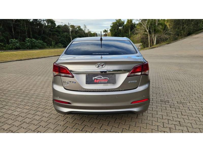 HYUNDAI - HB20S - 2016/2017 - Prata - R$ 69.900,00