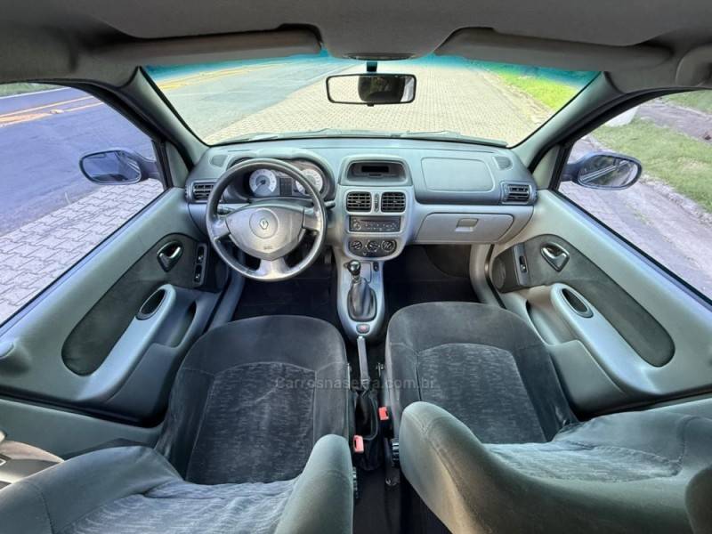 RENAULT - CLIO - 2007/2008 - Preta - R$ 21.900,00