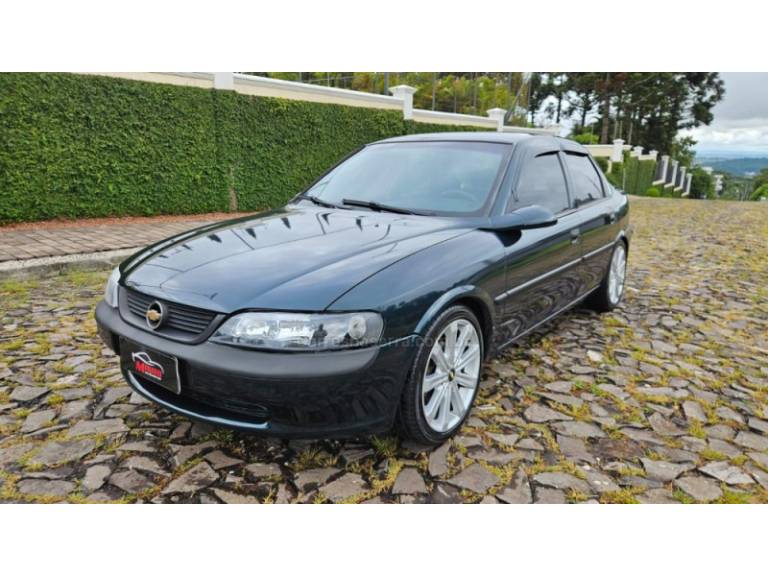 CHEVROLET - VECTRA - 1996/1997 - Verde - R$ 17.900,00