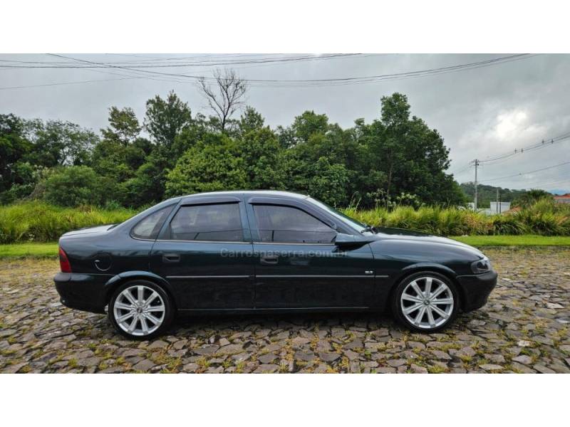 CHEVROLET - VECTRA - 1996/1997 - Verde - R$ 17.900,00