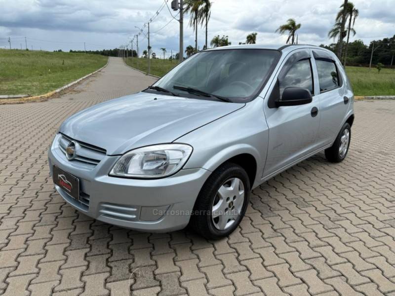 CHEVROLET - CELTA - 2010/2011 - Prata - R$ 29.900,00