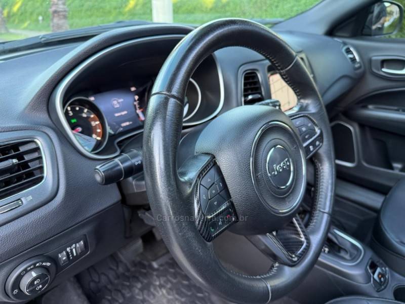 JEEP - COMPASS - 2020/2021 - Marrom - R$ 117.900,00