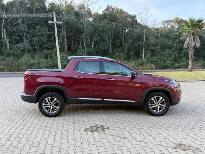 FIAT - TORO - 2016/2017 - Vermelha - R$ 97.900,00