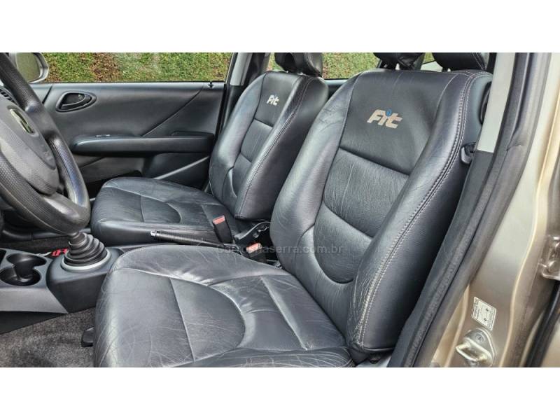 HONDA - FIT - 2007/2008 - Dourada - R$ 33.900,00