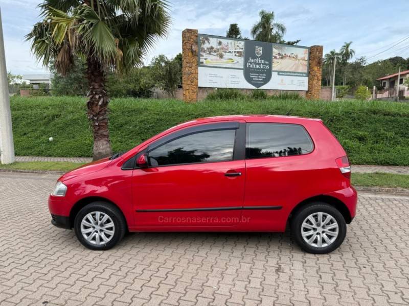 VOLKSWAGEN - FOX - 2007/2008 - Vermelha - R$ 23.900,00