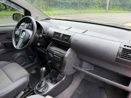 VOLKSWAGEN - FOX - 2007/2008 - Vermelha - R$ 23.900,00