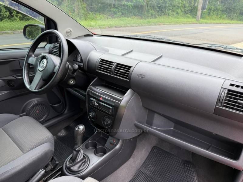 VOLKSWAGEN - FOX - 2007/2008 - Vermelha - R$ 23.900,00