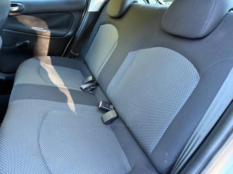 PEUGEOT - 207 - 2011/2012 - Prata - R$ 21.900,00