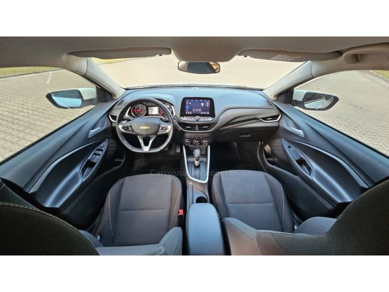 CHEVROLET - ONIX - 2023/2024 - Branca - R$ 95.900,00