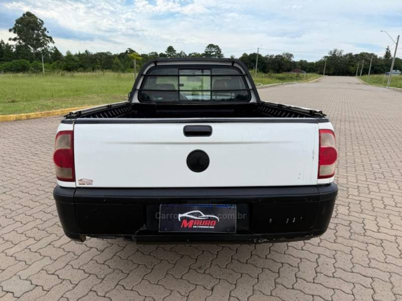 VOLKSWAGEN - SAVEIRO - 2005/2005 - Branca - R$ 27.900,00