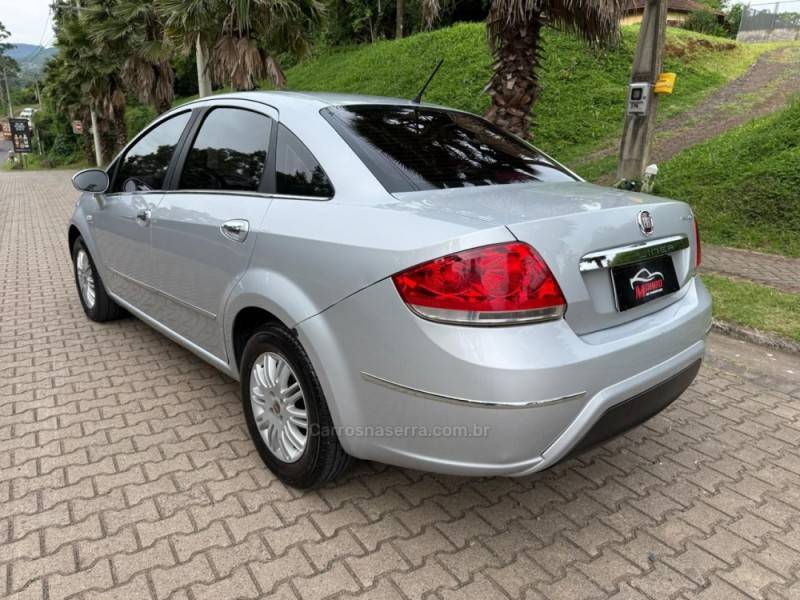 FIAT - LINEA - 2011/2012 - Prata - R$ 32.900,00