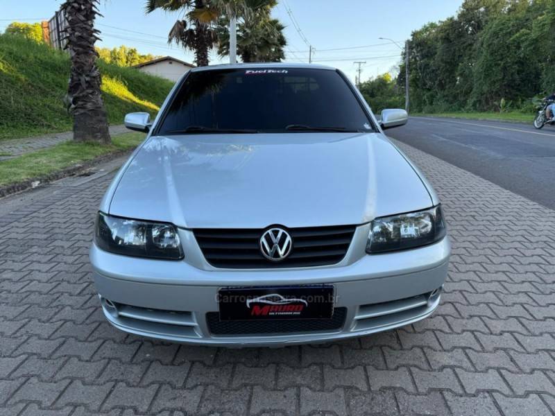 VOLKSWAGEN - SAVEIRO - 2000/2001 - Prata - R$ 35.000,00