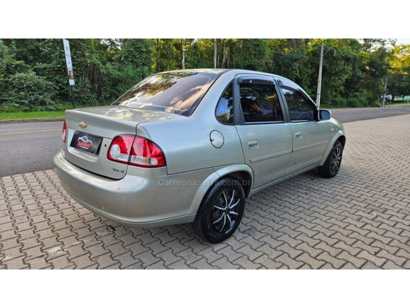 CHEVROLET - CLASSIC - 2010/2011 - Bege - R$ 25.900,00