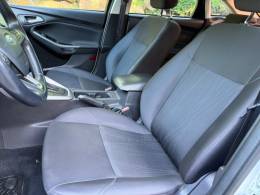 FORD - FOCUS - 2018/2019 - Branca - R$ 66.900,00