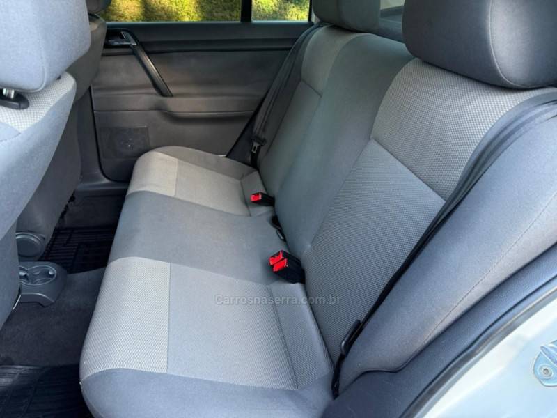 VOLKSWAGEN - POLO - 2006/2007 - Branca - R$ 32.900,00