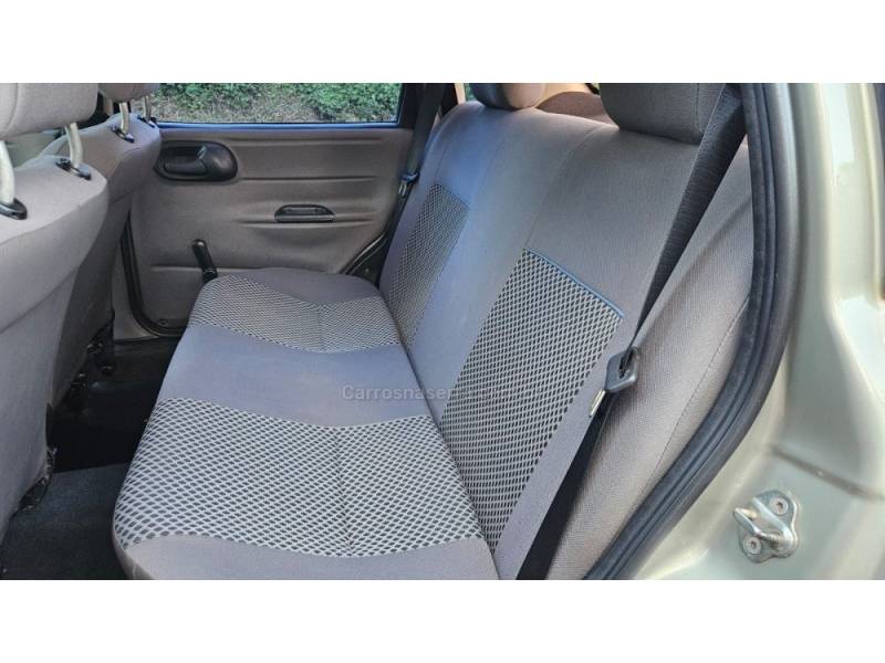 CHEVROLET - CLASSIC - 2010/2011 - Bege - R$ 25.900,00