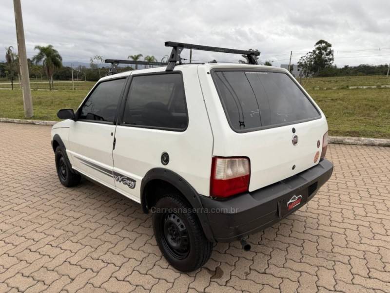 FIAT - UNO - 2008/2009 - Branca - R$ 16.900,00