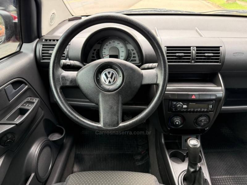 VOLKSWAGEN - FOX - 2007/2008 - Vermelha - R$ 23.900,00
