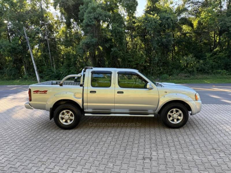 NISSAN - FRONTIER - 2004/2004 - Prata - R$ 58.900,00
