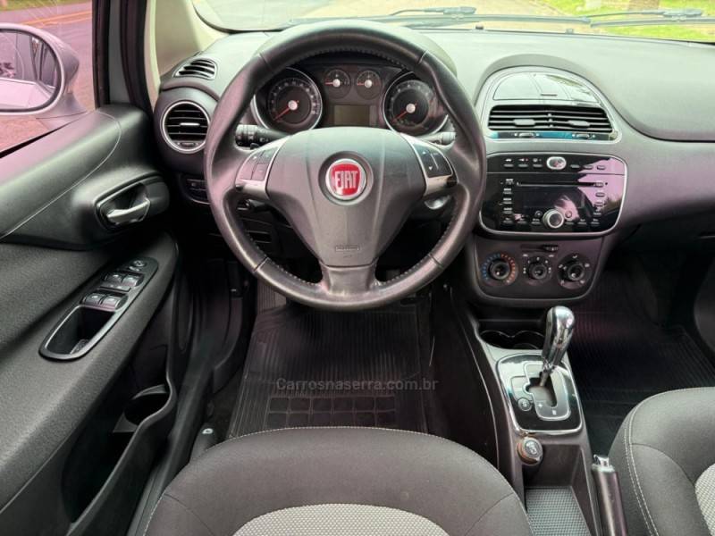 FIAT - LINEA - 2011/2012 - Prata - R$ 32.900,00