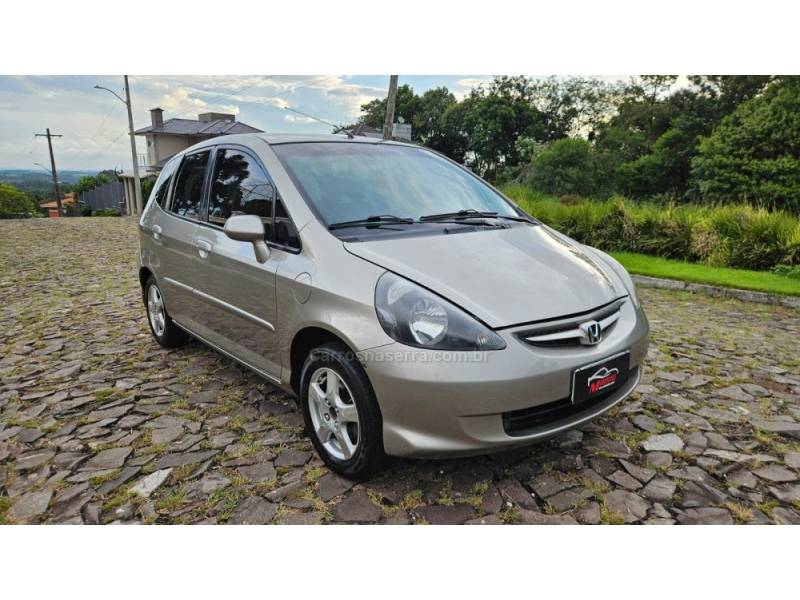 HONDA - FIT - 2007/2008 - Dourada - R$ 33.900,00