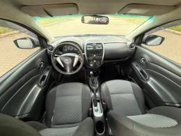 NISSAN - VERSA - 2015/2016 - Prata - R$ 27.900,00