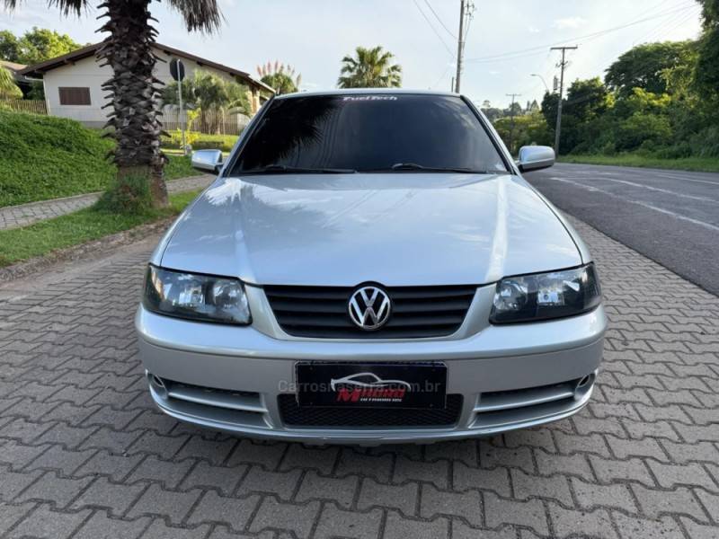 VOLKSWAGEN - SAVEIRO - 2000/2001 - Prata - R$ 33.900,00